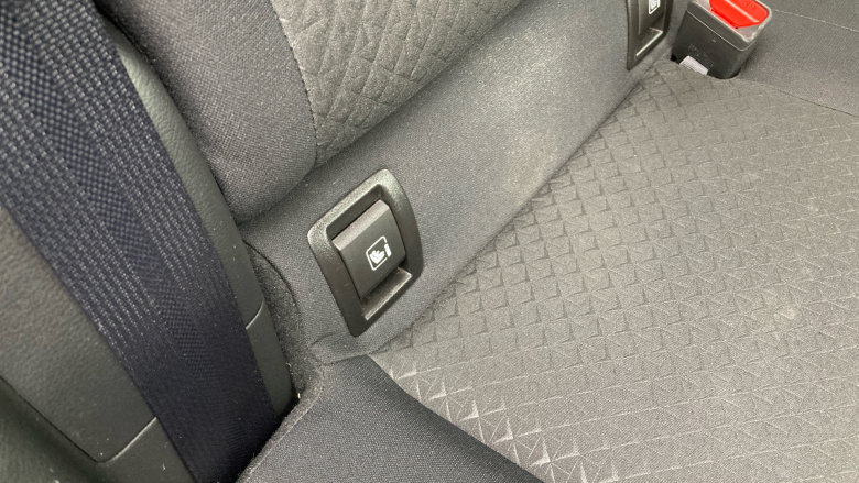 Nissan Juke 1.0 DiG-T N-Connecta 5dr DCT Petrol Hatchback